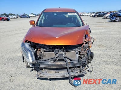 Piąte zdjęcie samochodu w środku: 2017 NISSAN ROGUE S VIN:JN8AT2MT5HW152428 - miniatura