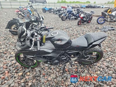 Trzecie zdjęcie samochodu z tyłu: 2019 KAWASAKI EX650 J VIN:JKAEXEJ1XKDA04202 - miniatura