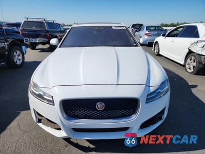 Piąte zdjęcie samochodu w środku: 2016 JAGUAR XF R - SPORT VIN:SAJBF4BV5GCY16283 - miniatura
