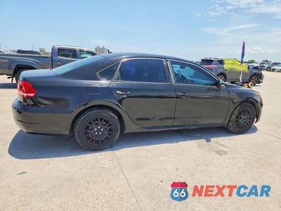 Trzecie zdjęcie samochodu z tyłu: 2015 VOLKSWAGEN PASSAT S VIN:1VWAT7A31FC045532 - miniatura