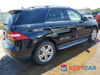 Trzecie zdjęcie samochodu z tyłu: 2015 MERCEDES-BENZ ML 250 BLUETEC VIN:4JGDA0EB9FA473838 - miniatura