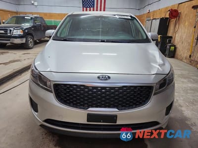 Piąte zdjęcie samochodu w środku: 2017 KIA SEDONA LX VIN:KNDMB5C14H6242411 - miniatura