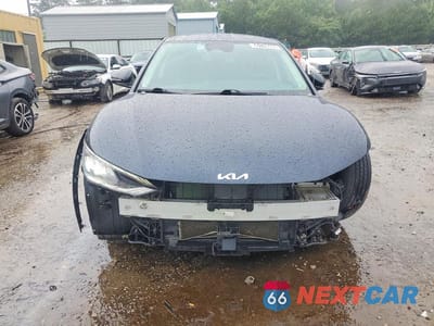 Piąte zdjęcie samochodu w środku: 2023 KIA EV6 WIND VIN:KNDC34LA0P5128770 - miniatura