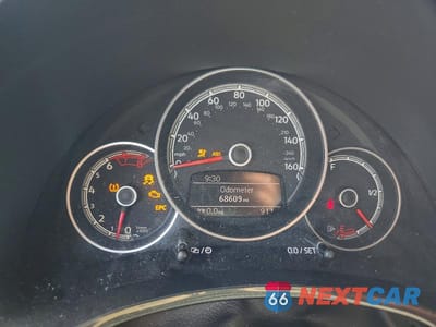 Zdjęcie 9 z 12 samochodu: 2018 VOLKSWAGEN BEETLE S/COAST VIN:3VWFD7AT6JM702853 - miniatura
