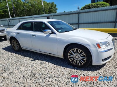Czwarte zdjęcie samochodu z boku: 2013 CHRYSLER 300C VIN:2C3CCAKT7DH508795 - miniatura