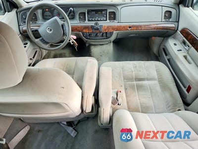 Zdjęcie 8 z 12 samochodu: 2005 MERCURY GRAND MARQUIS GS VIN:2MEFM74WX5X620982 - miniatura