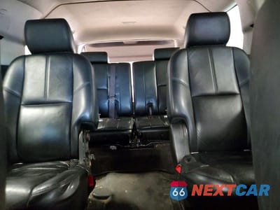Zdjęcie 10 z 13 samochodu: 2014 CHEVROLET SUBURBAN K1500 LT VIN:1GNSKJE76ER102850 - miniatura