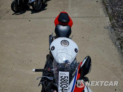 Piąte zdjęcie samochodu w środku: 2015 HONDA CBR1000 RR VIN:JH2SC5902FK700056 - miniatura