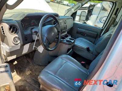 Zdjęcie 8 z 12 samochodu: 2017 FORD E450 BOX TRUCK VIN:1FDXE4FS5HDC34229 - miniatura