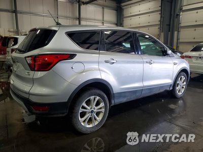 Trzecie zdjęcie samochodu z tyłu: 2019 FORD ESCAPE SE VIN:1FMCU9GD0KUA93348 - miniatura