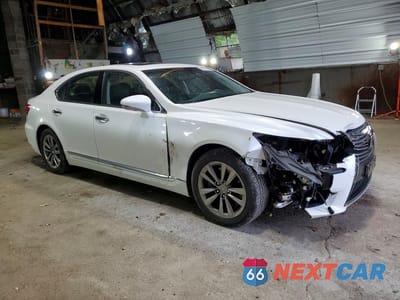 Czwarte zdjęcie samochodu z boku: 2014 LEXUS LS 460 VIN:JTHCL5EF4E5021554 - miniatura