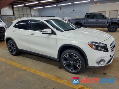 Czwarte zdjęcie samochodu z boku: 2018 MERCEDES-BENZ GLA 250 VIN:WDCTG4EB2JJ445033 - miniatura