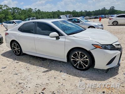 Czwarte zdjęcie samochodu z boku: 2020 TOYOTA CAMRY SE VIN:4T1G11AK2LU969423 - miniatura