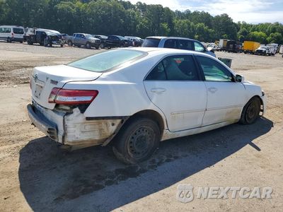 Trzecie zdjęcie samochodu z tyłu: 2010 TOYOTA CAMRY BASE VIN:4T4BF3EK9AR055836 - miniatura