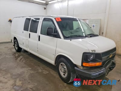 Czwarte zdjęcie samochodu z boku: 2012 CHEVROLET EXPRESS 3500 CARGO DELIVERY VAN VIN:1GCZGUCGXC1197230 - miniatura