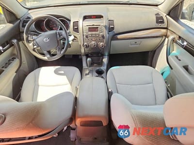 Zdjęcie 8 z 13 samochodu: 2012 KIA SORENTO LX VIN:5XYKT3A61CG282555 - miniatura
