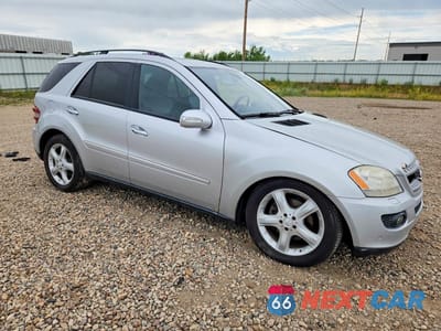 Czwarte zdjęcie samochodu z boku: 2006 MERCEDES-BENZ ML 500 VIN:4JGBB75E66A000647 - miniatura