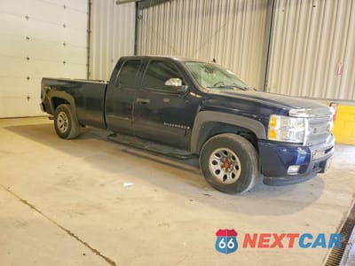 Czwarte zdjęcie samochodu z boku: 2009 CHEVROLET SILVERADO K1500 LT VIN:1GCEK29059E162351 - miniatura