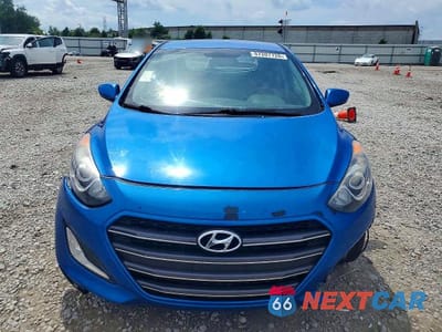 Piąte zdjęcie samochodu w środku: 2017 HYUNDAI ELANTRA GT BASE VIN:KMHD35LH5HU355138 - miniatura
