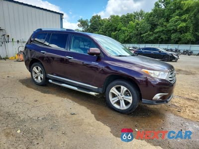 Czwarte zdjęcie samochodu z boku: 2011 TOYOTA HIGHLANDER LIMITED VIN:5TDYK3EH3BS038433 - miniatura
