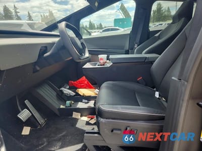 Zdjęcie 7 z 13 samochodu: 2025 TESLA CYBERTRUCK VIN:7G2CEHED7SA080047 - miniatura