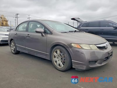 Czwarte zdjęcie samochodu z boku: 2010 HONDA CIVIC LX VIN:19XFA1F51AE050043 - miniatura
