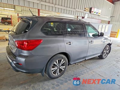 Trzecie zdjęcie samochodu z tyłu: 2017 NISSAN PATHFINDER S VIN:5N1DR2MM3HC911557 - miniatura