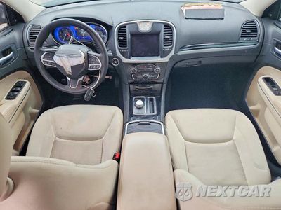 Zdjęcie 8 z 12 samochodu: 2023 CHRYSLER 300 TOURING VIN:2C3CCAAG5PH680395 - miniatura