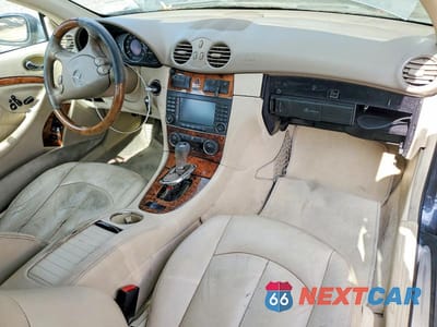 Zdjęcie 8 z 12 samochodu: 2009 MERCEDES-BENZ CLK 350 VIN:WDBTK56F89T104424 - miniatura