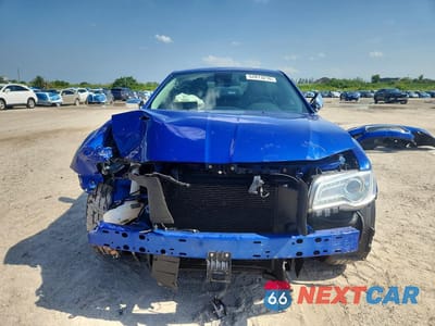 Piąte zdjęcie samochodu w środku: 2018 CHRYSLER 300 LIMITED VIN:2C3CCAEG2JH263995 - miniatura