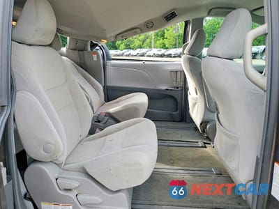 Zdjęcie 11 z 13 samochodu: 2015 TOYOTA SIENNA LE VIN:5TDJK3DCXFS127171 - miniatura