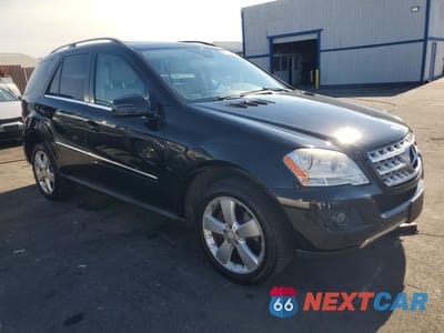 Czwarte zdjęcie samochodu z boku: 2011 MERCEDES-BENZ ML 350 4MATIC VIN:4JGBB8GBXBA687750 - miniatura