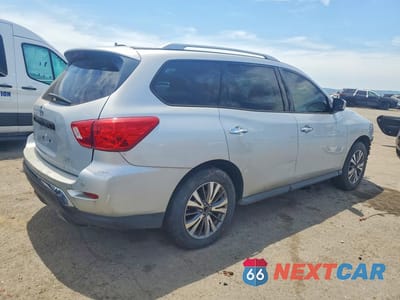 Trzecie zdjęcie samochodu z tyłu: 2017 NISSAN PATHFINDER SV VIN:5N1DR2MN8HC664528 - miniatura