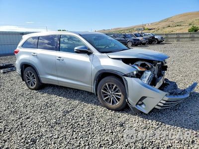 Czwarte zdjęcie samochodu z boku: 2018 TOYOTA HIGHLANDER XLE VIN:5TDJZRFH1JS560362 - miniatura