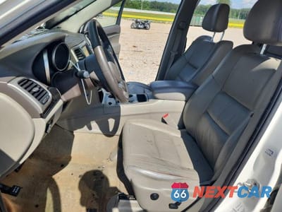 Zdjęcie 7 z 13 samochodu: 2012 JEEP GRAND CHEROKEE LAREDO VIN:1C4RJEAG3CC291111 - miniatura