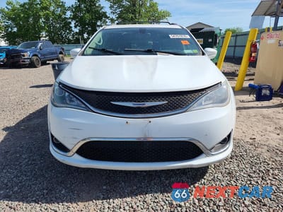 Piąte zdjęcie samochodu w środku: 2018 CHRYSLER PACIFICA TOURING L VIN:2C4RC1BG5JR119765 - miniatura