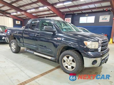 Czwarte zdjęcie samochodu z boku: 2011 TOYOTA TUNDRA DOUBLE CAB SR5 VIN:5TFUY5F14BX187244 - miniatura