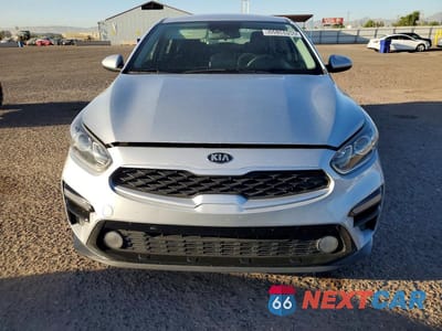 Piąte zdjęcie samochodu w środku: 2021 KIA FORTE LXS VIN:3KPF24AD4ME387601 - miniatura