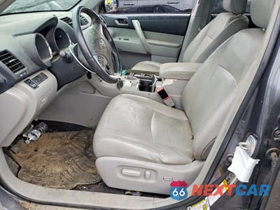 Zdjęcie 7 z 13 samochodu: 2013 TOYOTA HIGHLANDER SE VIN:5TDBK3EH0DS218302 - miniatura