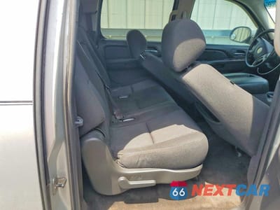 Zdjęcie 11 z 13 samochodu: 2011 CHEVROLET SUBURBAN C1500 LS VIN:1GNSCHE02BR147983 - miniatura