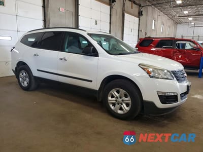 Czwarte zdjęcie samochodu z boku: 2016 CHEVROLET TRAVERSE LS VIN:1GNKRFED5GJ193190 - miniatura