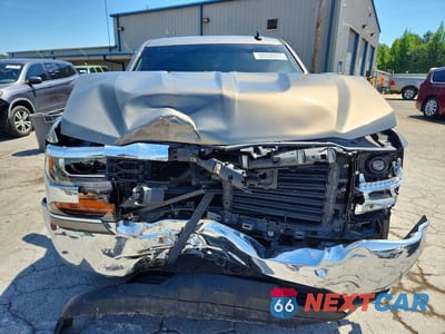 Piąte zdjęcie samochodu w środku: 2017 CHEVROLET SILVERADO K1500 LT VIN:1GCVKREH4HZ215083 - miniatura