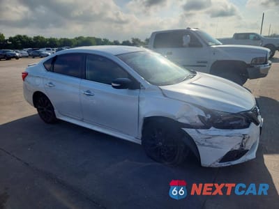 Czwarte zdjęcie samochodu z boku: 2018 NISSAN SENTRA SR VIN:3N1AB7AP9JY281017 - miniatura