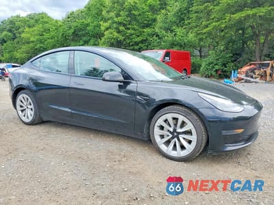 Czwarte zdjęcie samochodu z boku: 2023 TESLA MODEL 3 VIN:5YJ3E1EA1PF428466 - miniatura