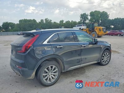 Trzecie zdjęcie samochodu z tyłu: 2023 CADILLAC XT4 PREMIUM LUXURY VIN:1GYFZDR40PF100551 - miniatura