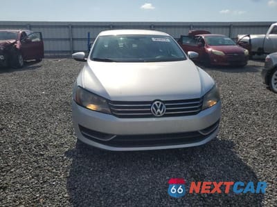 Piąte zdjęcie samochodu w środku: 2012 VOLKSWAGEN PASSAT S VIN:1VWAP7A3XCC031368 - miniatura