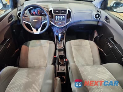 Zdjęcie 8 z 13 samochodu: 2018 CHEVROLET SONIC VIN:1G1JG6SH7J4132925 - miniatura