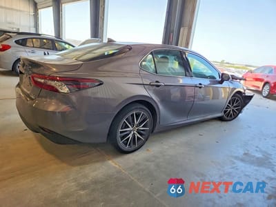 Trzecie zdjęcie samochodu z tyłu: 2022 TOYOTA CAMRY XLE VIN:4T1F31AK3NU572067 - miniatura
