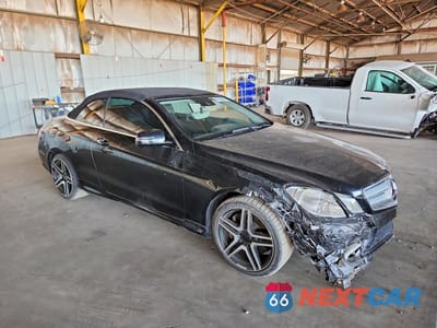 Czwarte zdjęcie samochodu z boku: 2011 MERCEDES-BENZ E 550 VIN:WDDKK7CF9BF094073 - miniatura