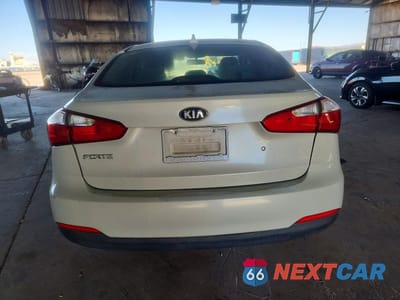 Zdjęcie 6 z 12 samochodu: 2014 KIA FORTE LX VIN:KNAFK4A62E5114247 - miniatura